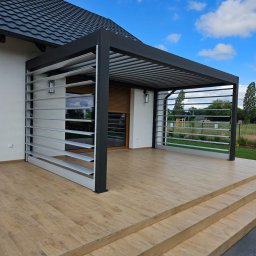 Zadaszenie lamelowe z sunbreakerami na ścianach