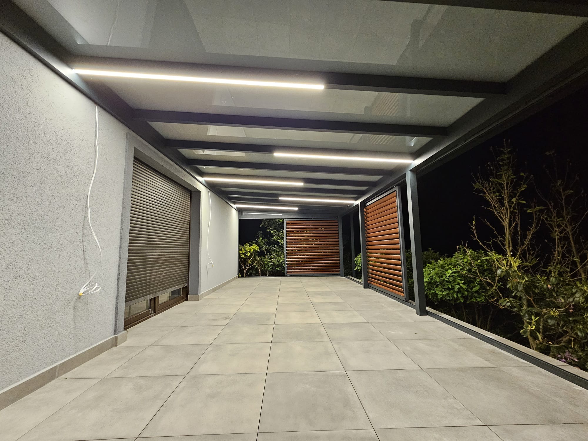 Zadaszenie ze szkła wraz z zabudową boczną