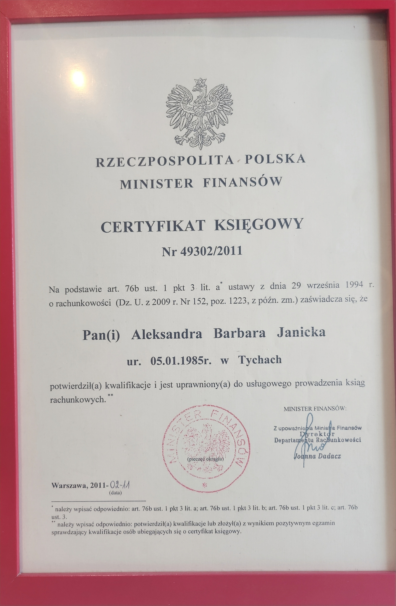 Certyfikat księgowy Ministra Finansów w czerwonej ramce, potwierdzający kwalifikacje Aleksandry Barbary Janickiej do usługowego prowadzenia ksiąg rachunkowych, wydany w Warszawie w 2011 roku.