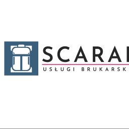 SCARAB Kamil Szubała - Logo firmy SCARAB: niebieski kwadrat z białym, stylizowanym symbolem maszyny brukarskiej, obok czarny napis 'SCARAB' i różowa linia nad 'USŁUGI BRUKARSKIE'.