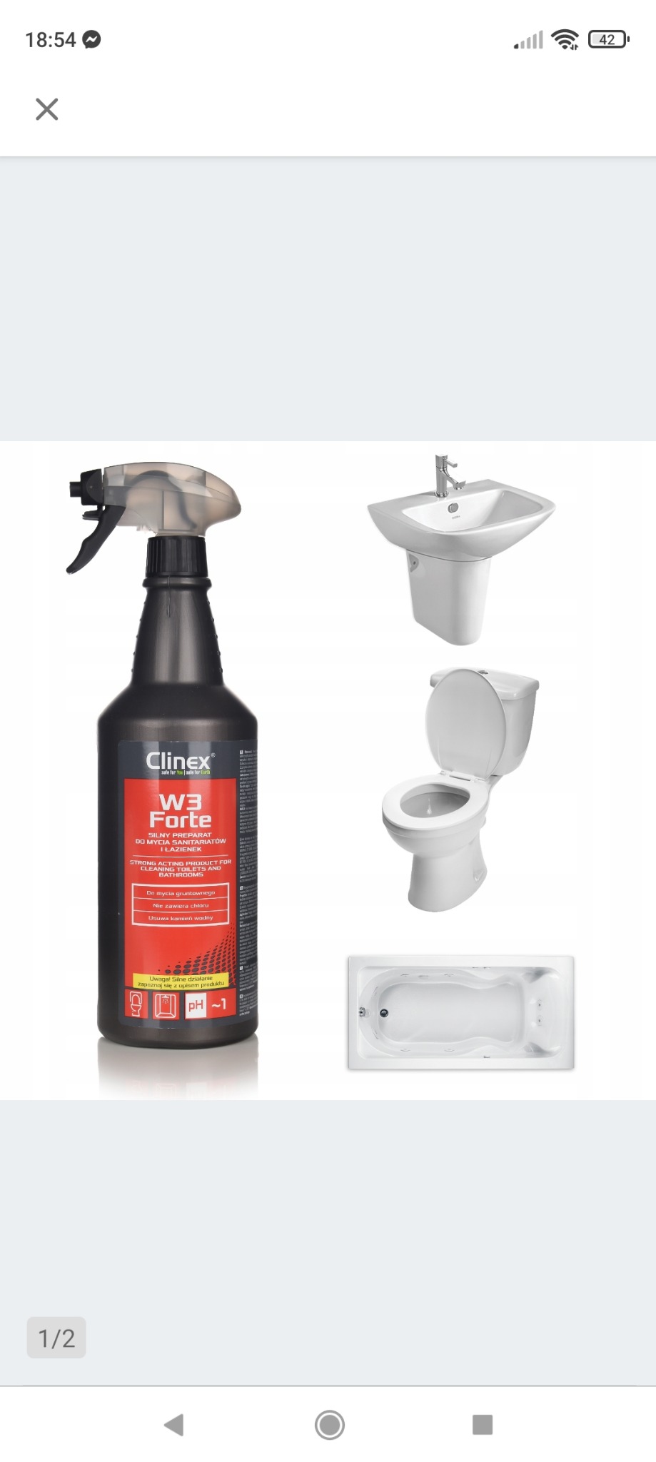 Czarna butelka z rozpylaczem Clinox W3 Forte obok umywalki, toalety i wanny, na białym tle.