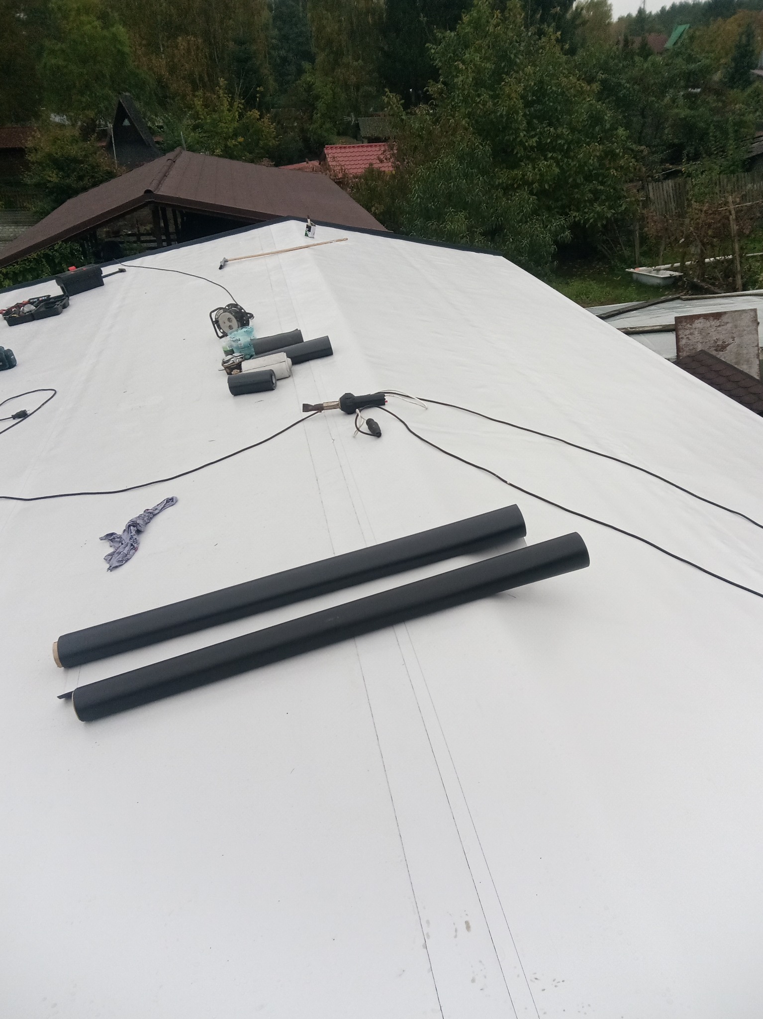 System pvc. Membrana dachowa zgrzewana gorącym powietrzem.