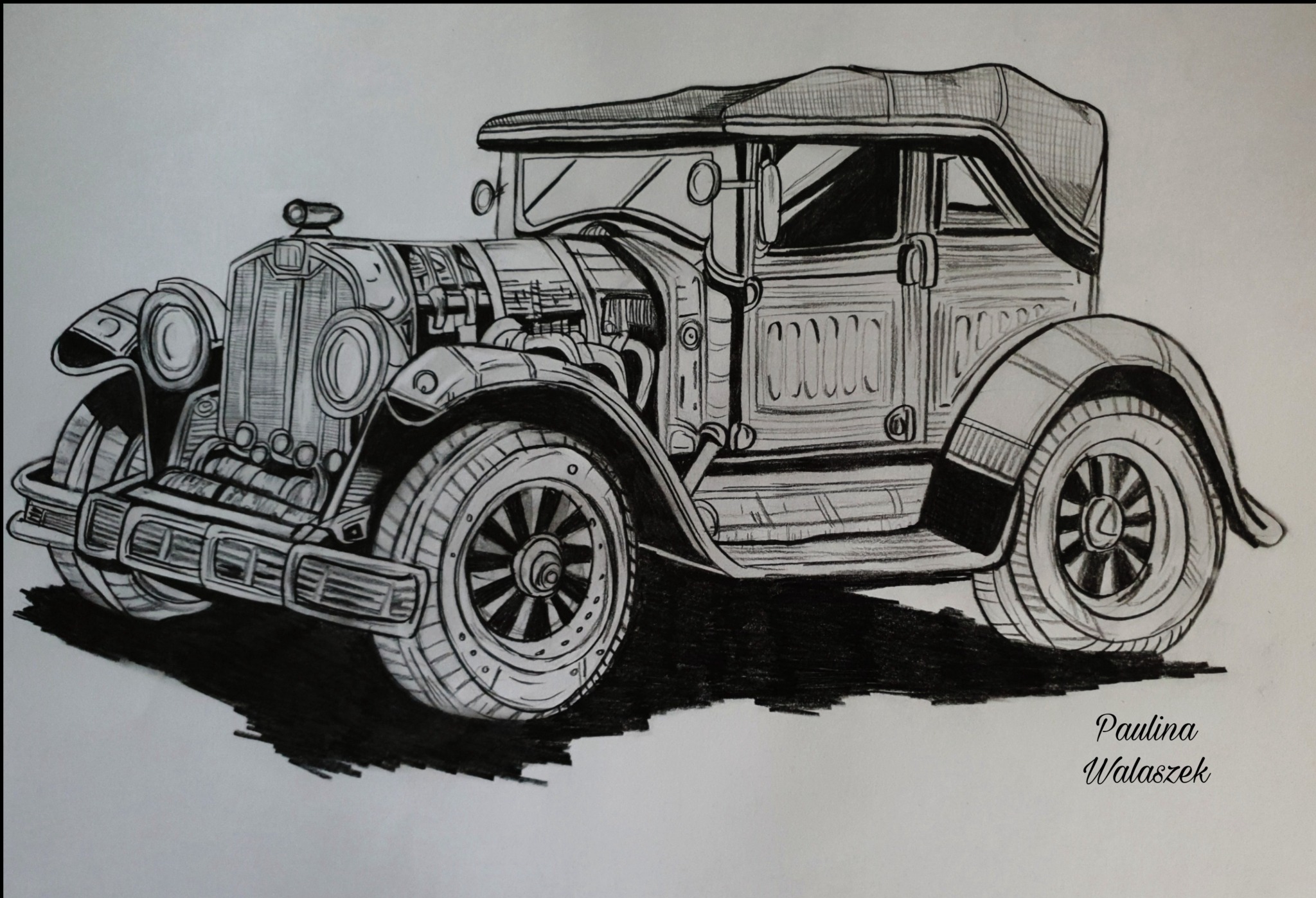 Ręcznie rysowany szkic ołówkiem zabytkowego samochodu z odsłoniętym silnikiem, podpisany 'Paulina Walaszek'.