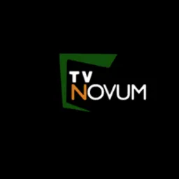 Logo TV Novum na czarnym tle, z zielonym elementem graficznym i pomarańczowym napisem 'NOVUM'.