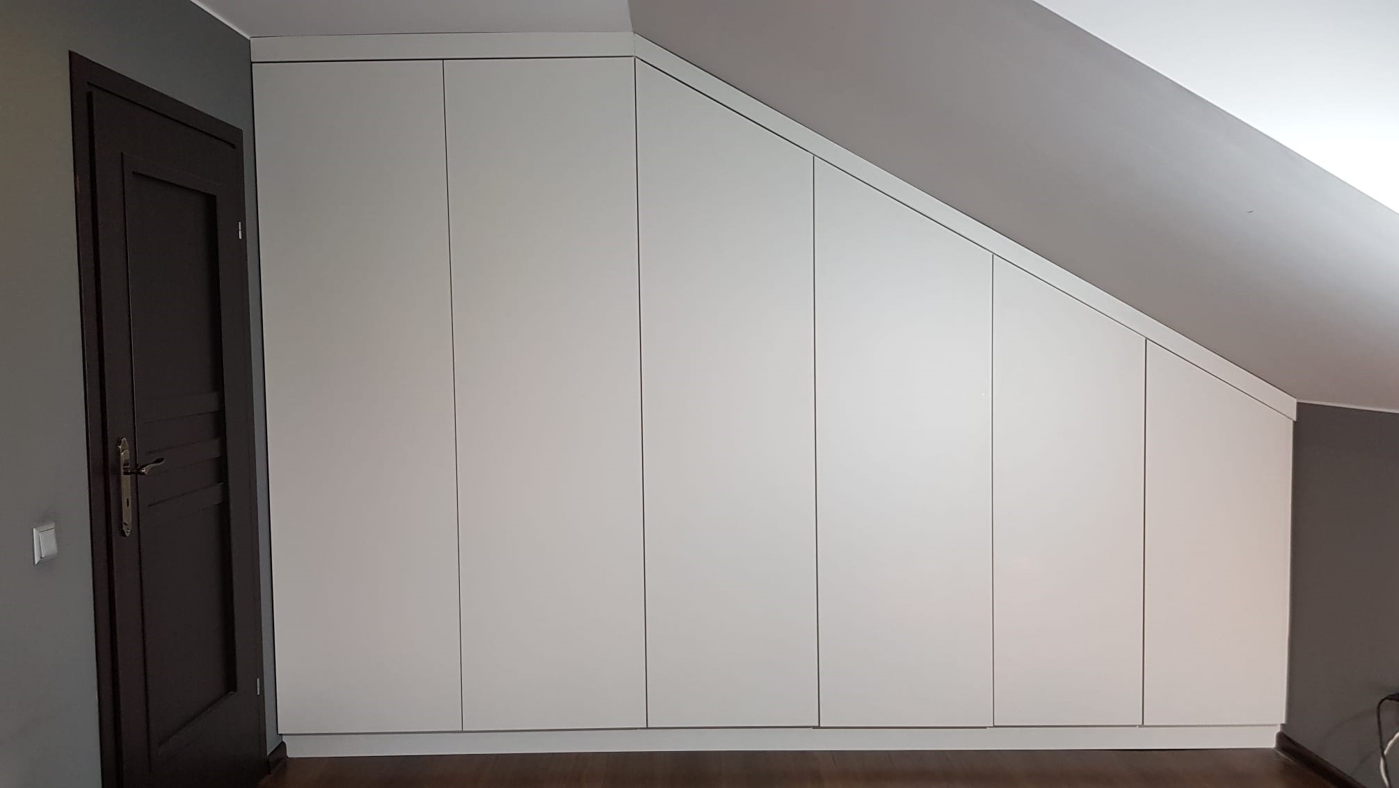 Zabudowa szafy na poddaszu