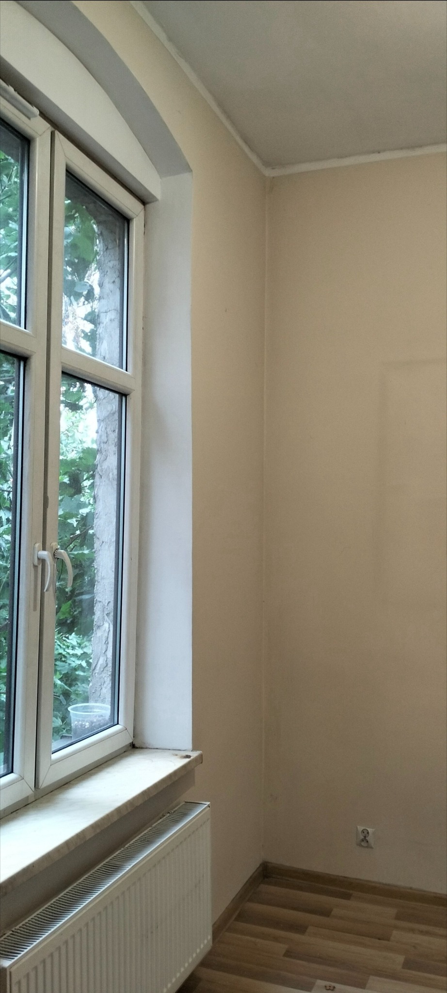 Odświeżanie pokój malowany 2 krotnie z sufitem