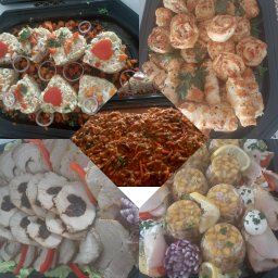 Bistro Szamka - Cztery czarne tace z różnorodnymi przekąskami: sałatka jarzynowa z papryką w kształcie serca, roladki z ciasta francuskiego z ziołami, mięso pieczone ze śliwką i galaretki z kurczakiem i kukurydzą,...