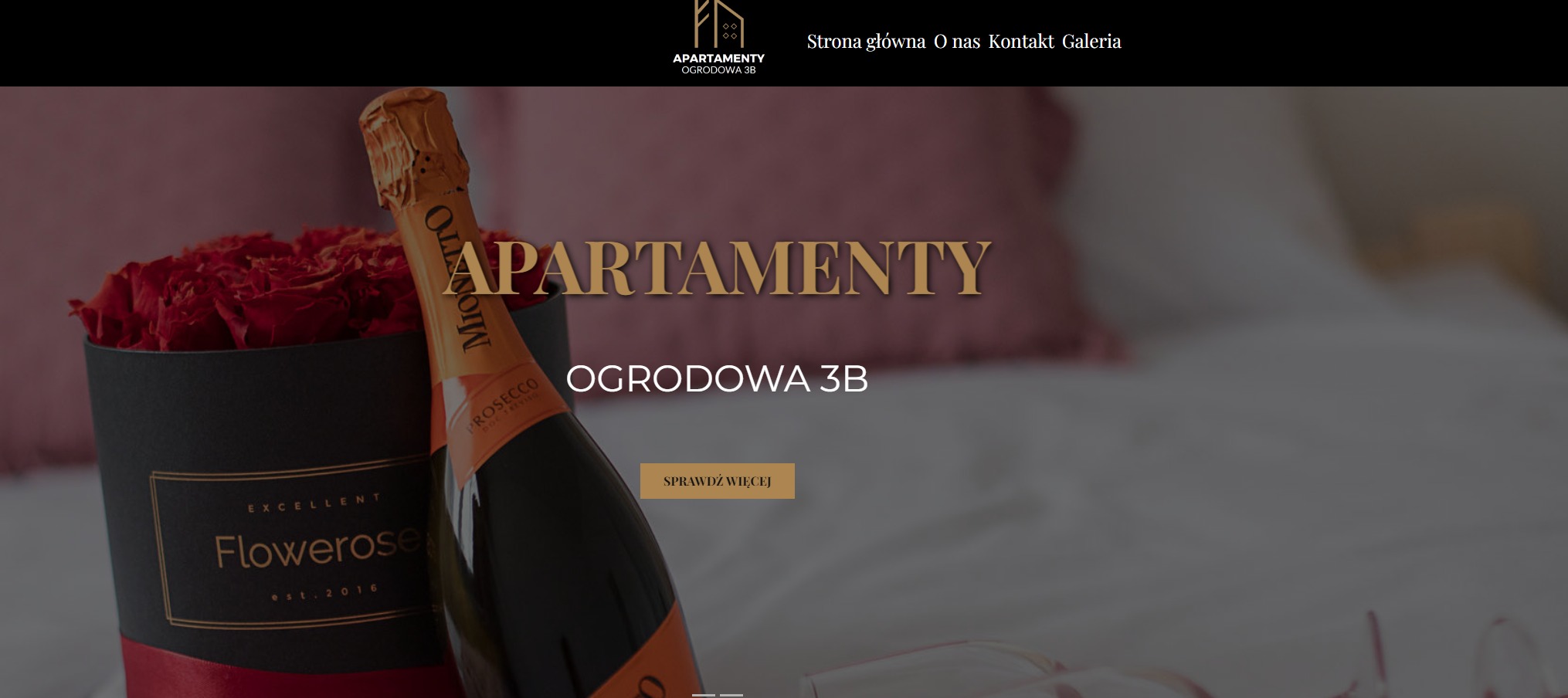 Strona internetowa Apartamenty Ogrodowa 3B z dekoracjami: bukietem róż w czarnym pudełku i butelką prosecco Mionetto.