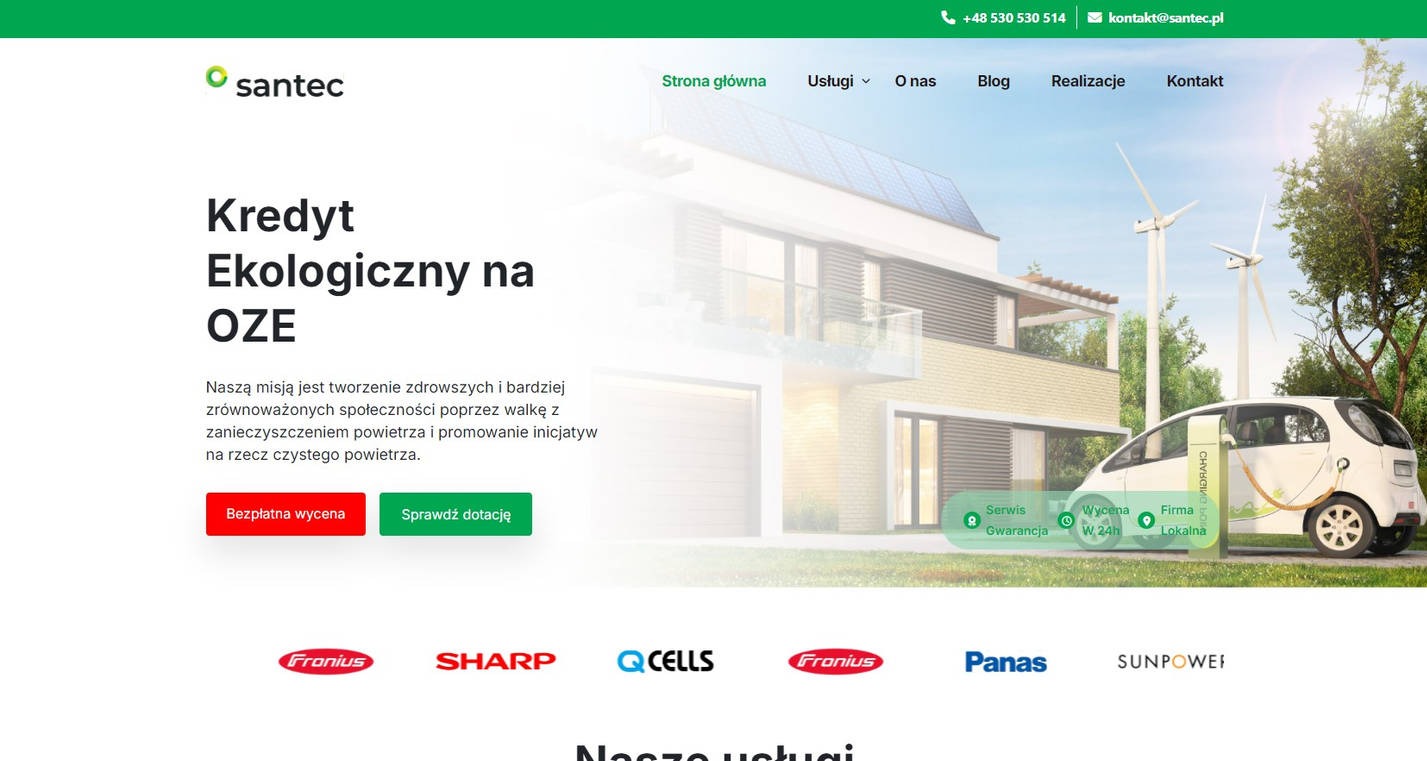 Strona internetowa firmy Santec oferującej kredyt ekologiczny na OZE, prezentująca dom z panelami słonecznymi, turbiny wiatrowe i samochód elektryczny przy stacji ładowania.