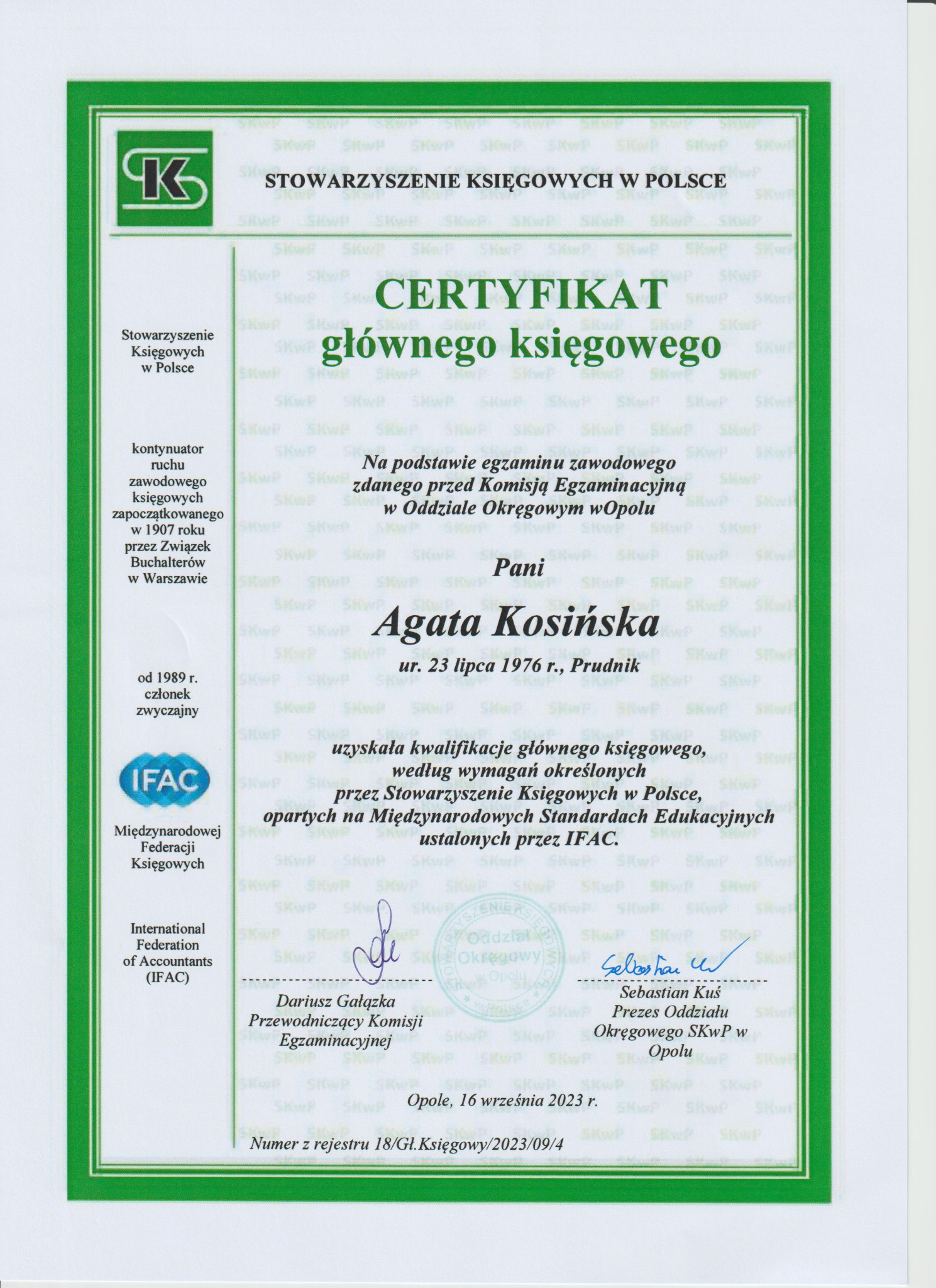 Certyfikat głównego księgowego wydany przez Stowarzyszenie Księgowych w Polsce dla Agaty Kosińskiej, z datą 16 września 2023 r. i numerem rejestru.