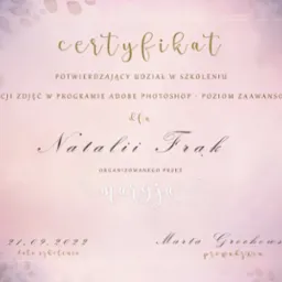 Certyfikat ukończenia szkolenia z edycji zdjęć w Adobe Photoshop dla Natalii Frak, z datą 21.09.2022, organizowanego przez Margja Fotografia i prowadzonego przez Martę Grochowską. Certyfikat...