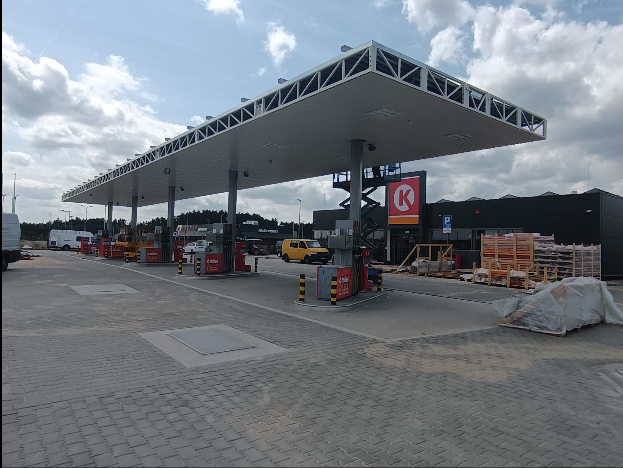 Realizacja wiaty stacji paliw CK.