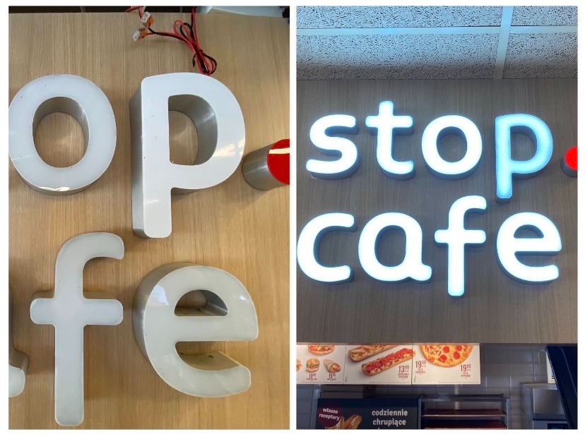 Dwa ujęcia: litery przestrzenne 'OP' i 'fe' przed montażem z widocznymi przewodami oraz podświetlony napis 'stop cafe' nad menu w lokalu.