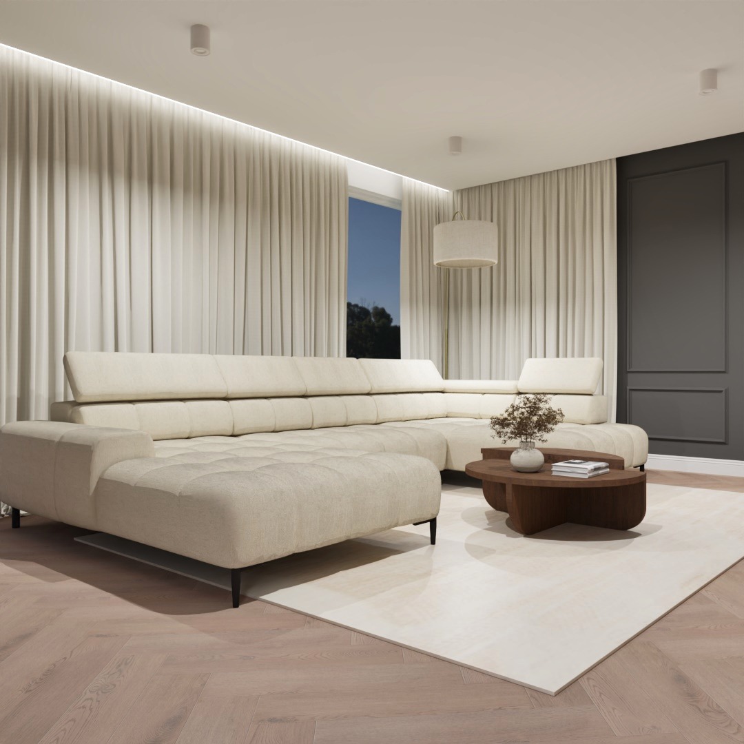 Jasny, modułowy narożnik z pikowaniem w salonie z kremowymi zasłonami, okrągłym stolikiem kawowym i parkietem w jodełkę.