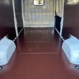 Wymiary przestrzeni ładunkowej: długość 3,60 m, szerokość 1,80 m, wysokość 1,90 m.