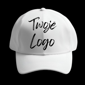 Biała czapka z daszkiem z napisem 'Twoje Logo' wykonanym czarną, kaligraficzną czcionką na czarnym tle.
