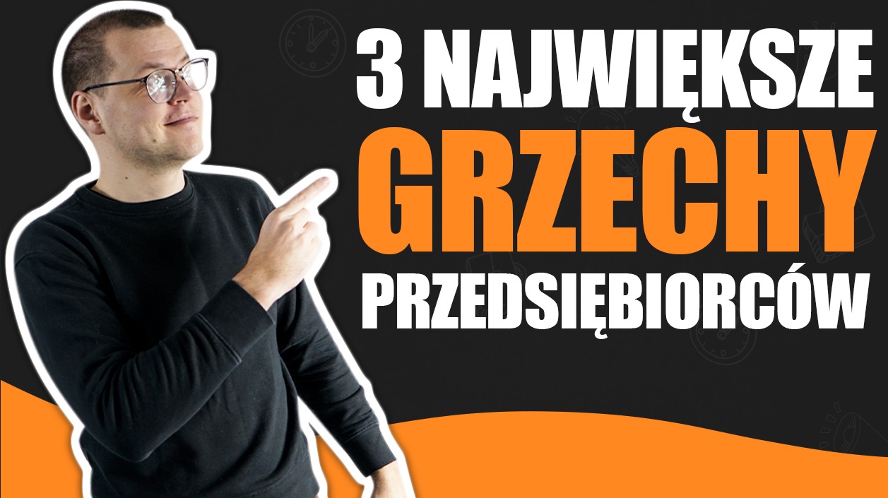 Mężczyzna w okularach wskazuje palcem na napis '3 NAJWIĘKSZE GRZECHY PRZEDSIĘBIORCÓW' na czarno-pomarańczowym tle.