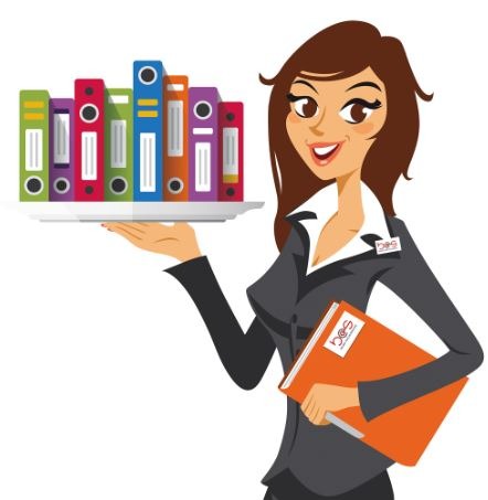 Kobieta w garniturze, z uśmiechem, trzyma na tacy kolorowe segregatory i pomarańczowy folder z logo firmy.