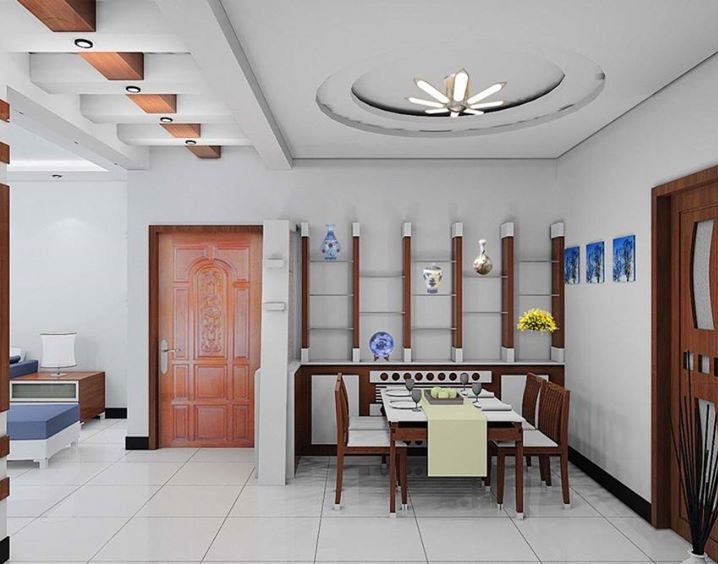 Jasne wnętrze jadalni z dekoracyjnym sufitem podwieszanym, drewnianymi akcentami i minimalistycznym regałem na dekoracje.