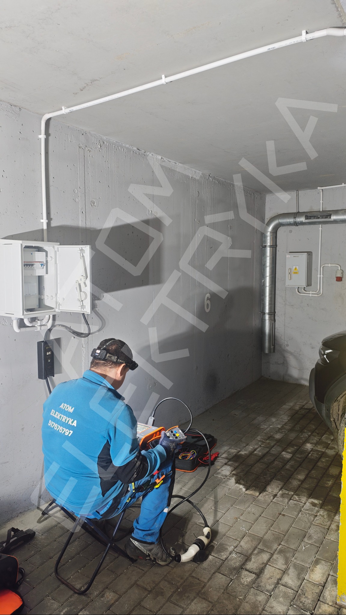 Montaż i pomiary ładowarki do samochodu elektrycznego