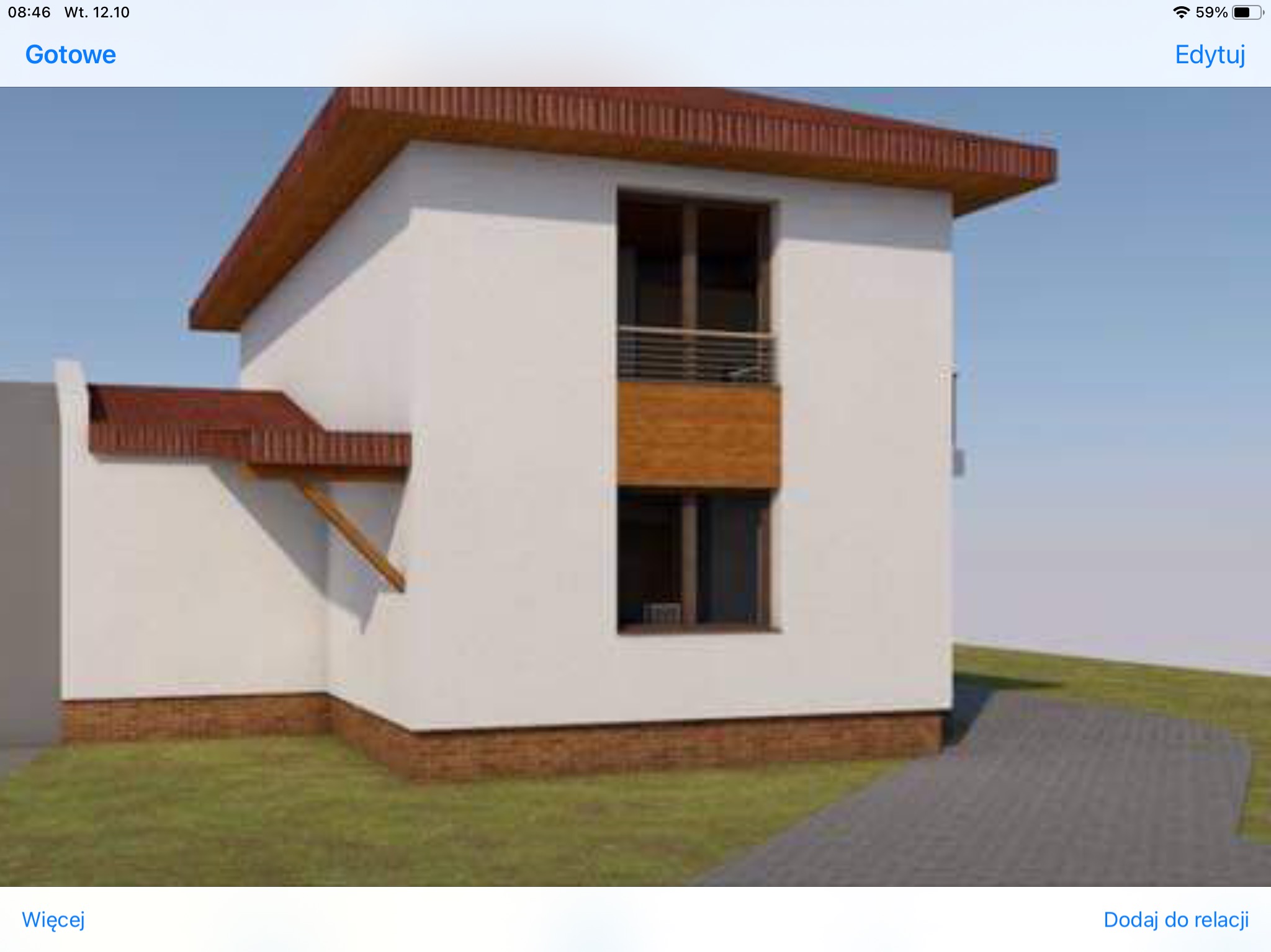 Wizualizacja dwukondygnacyjnego domu z białymi ścianami, brązowym dachem i elementami drewnianymi, ukazująca elewację z oknami i balkonem, otoczoną zielenią i ścieżką.