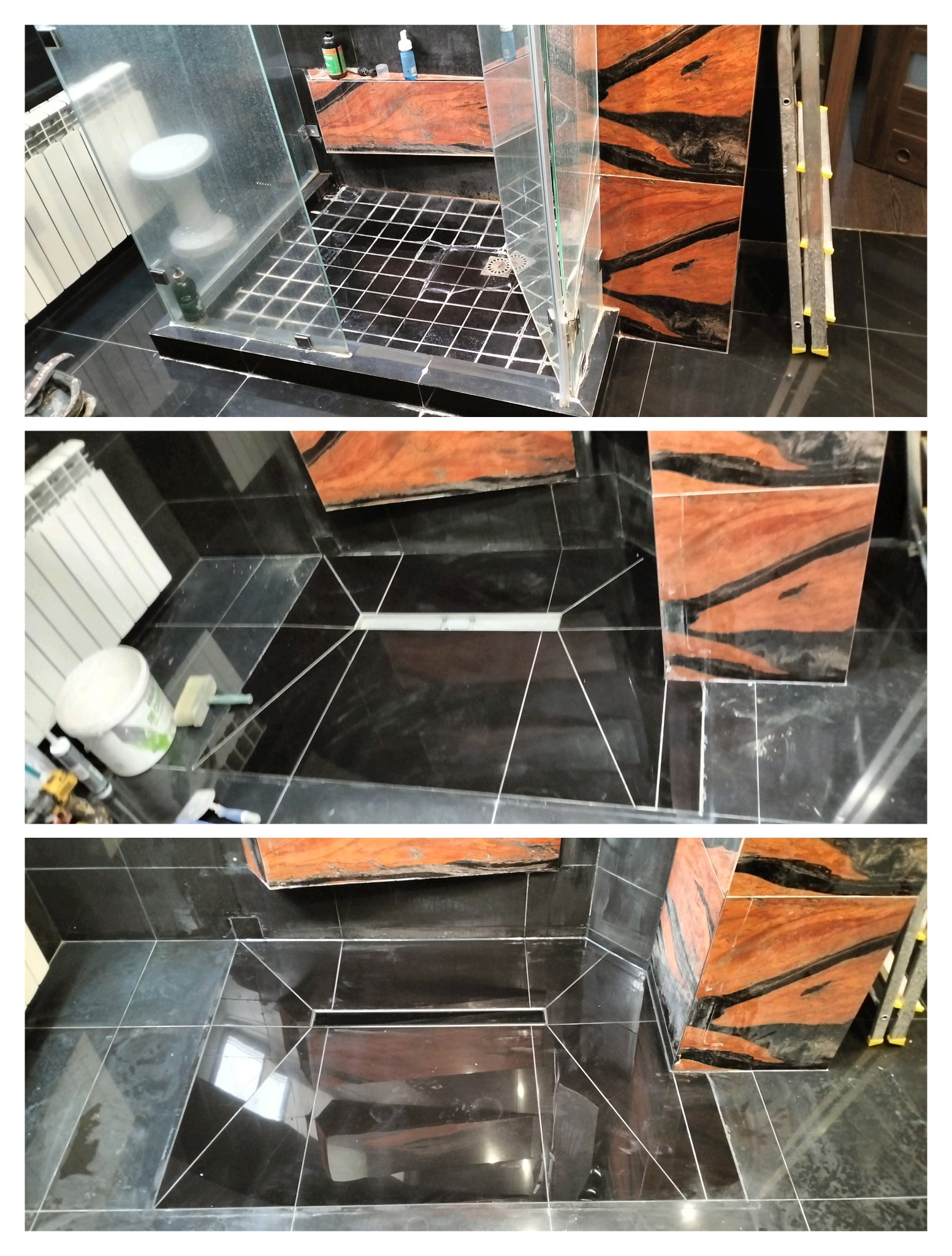 Wykończona łazienka z czarnymi, błyszczącymi płytkami i kabiną prysznicową typu walk-in z odpływem liniowym, wykończona drewnopodobnymi panelami ściennymi.