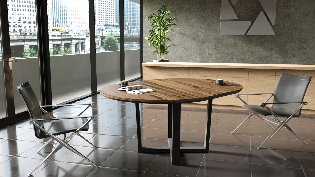 Owalny stół z drewna egzotycznego z czarną, geometryczną podstawą, otoczony dwoma krzesłami w stylu mid-century modern, na tle biurowego wnętrza z widokiem na miasto.