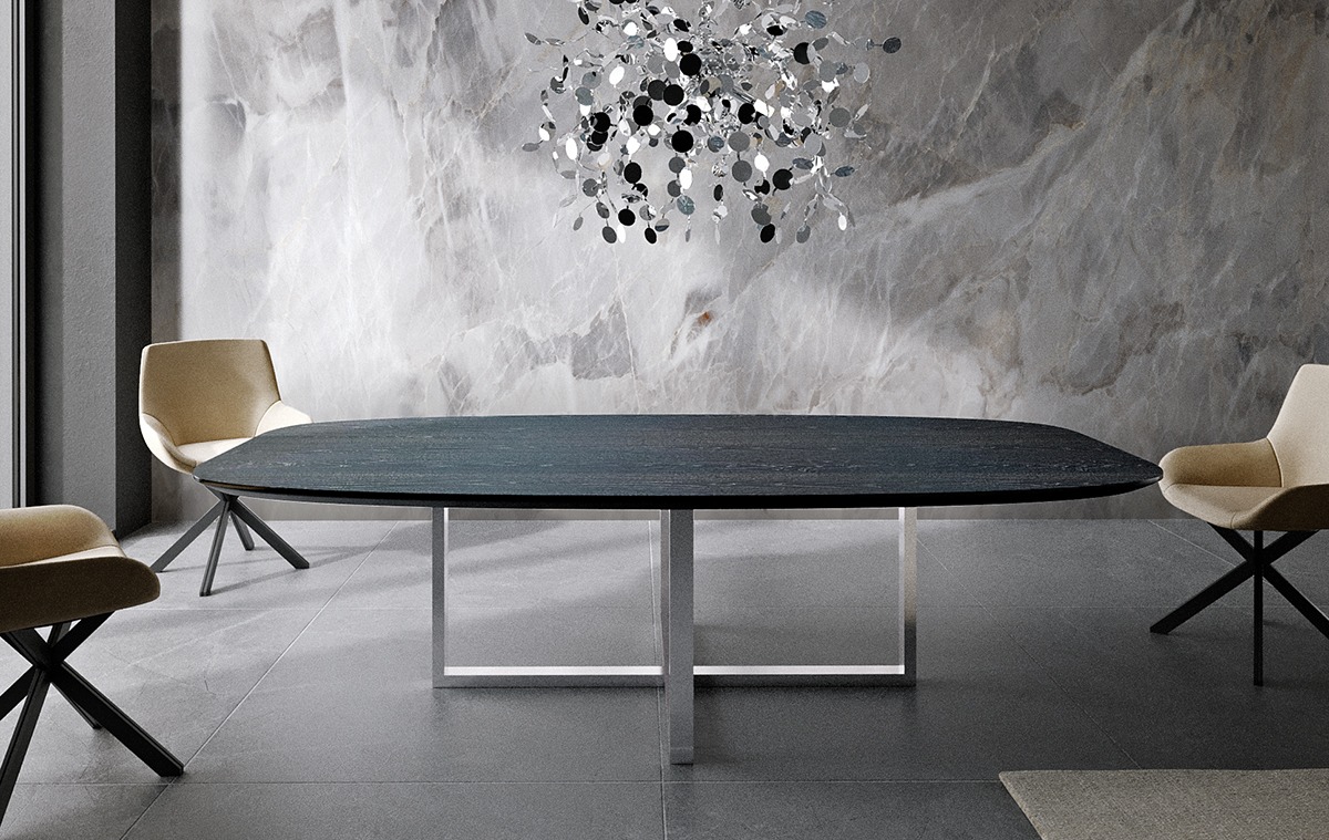 Nowoczesny stół z ciemnym, owalnym blatem z drewna i metalowymi nogami, otoczony krzesłami w odcieniach beżu, a nad nim designerski żyrandol, na tle marmurowej ściany.