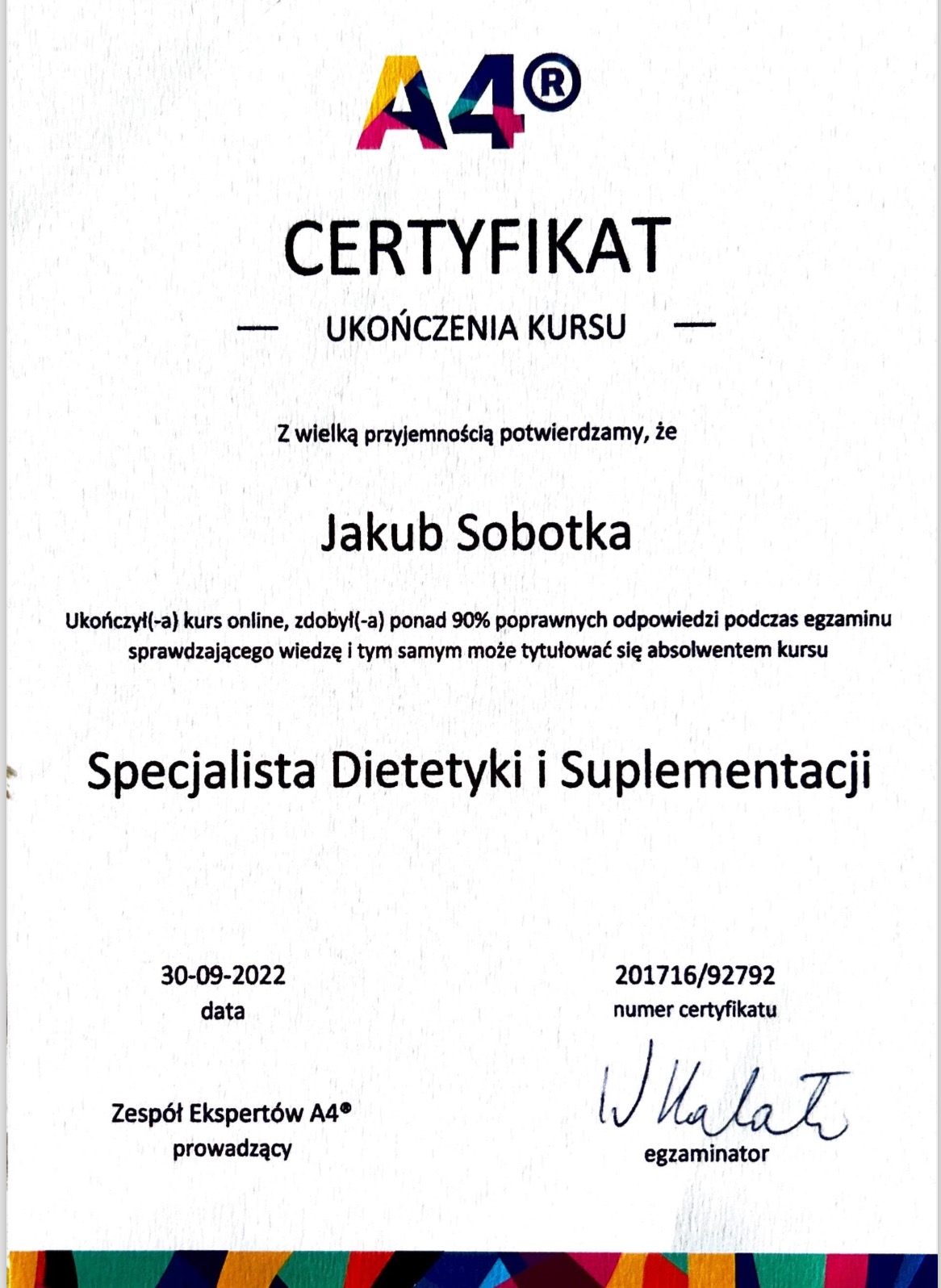 Certyfikat ukończenia kursu specjalisty dietetyki i suplementacji dla Jakuba Sobotki, wydany przez Zespół Ekspertów A4 z datą 30-09-2022.