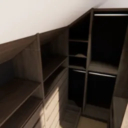 Wizualizacja szafy wnękowej z drewna w odcieniach brązu, dopasowanej do skosu poddasza, z półkami, szufladami i drążkami na ubrania.
