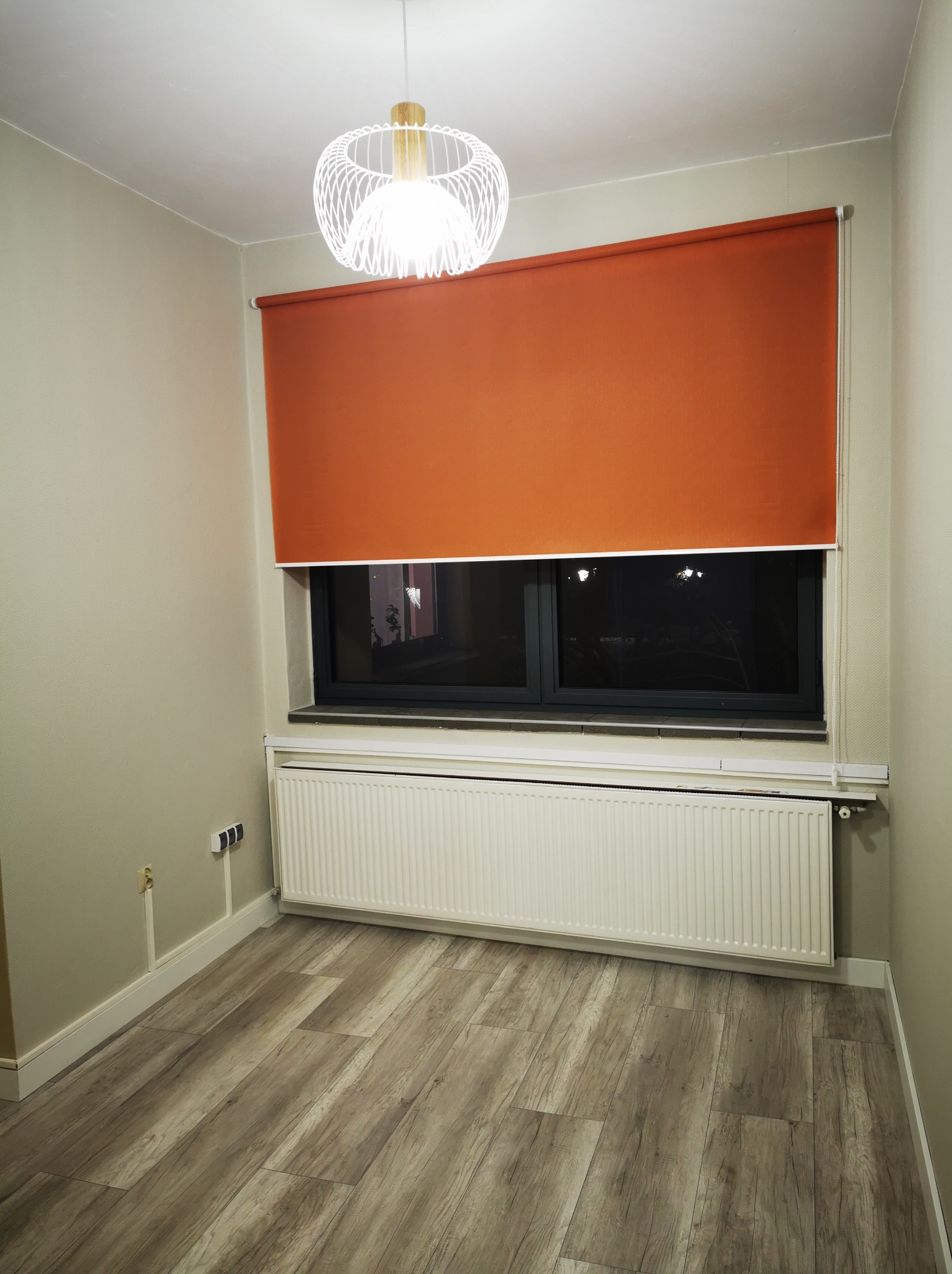 Roleta wolnowisząca