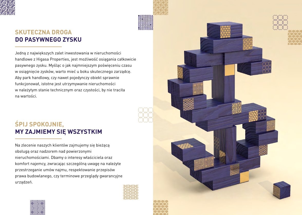 Stylizowany symbol dolara ułożony z ciemnofioletowych drewnianych klocków z dekoracyjnymi złotymi wzorami na beżowym tle, ilustrujący inwestycje w nieruchomości.