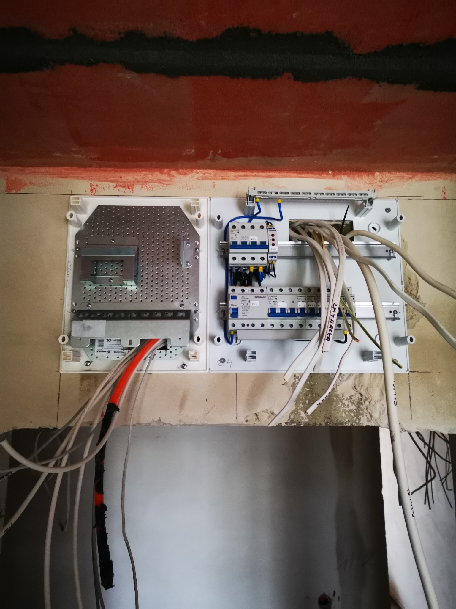 Osadzona rozdzielnica razem ze skrzynką multimedialną