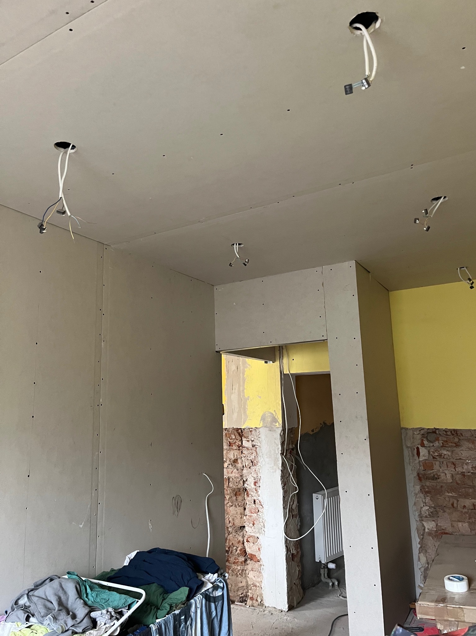 Suche zabudowy płyty g-k w komplecie z instalacją elektryczną