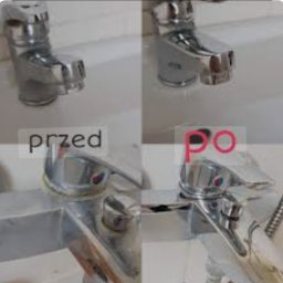 Ewel-Bud - Porównanie stanu baterii umywalkowej przed i po czyszczeniu, widoczne osady i kamień usunięte, chromowana powierzchnia odzyskuje blask.