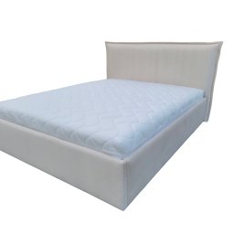 Fotello Meble Robert Śmiałek - Beżowe łóżko tapicerowane z wysokim zagłówkiem i materacem w jasnym odcieniu błękitu, na białym tle. Minimalistyczny design, proste linie, miękkie wykończenie.
