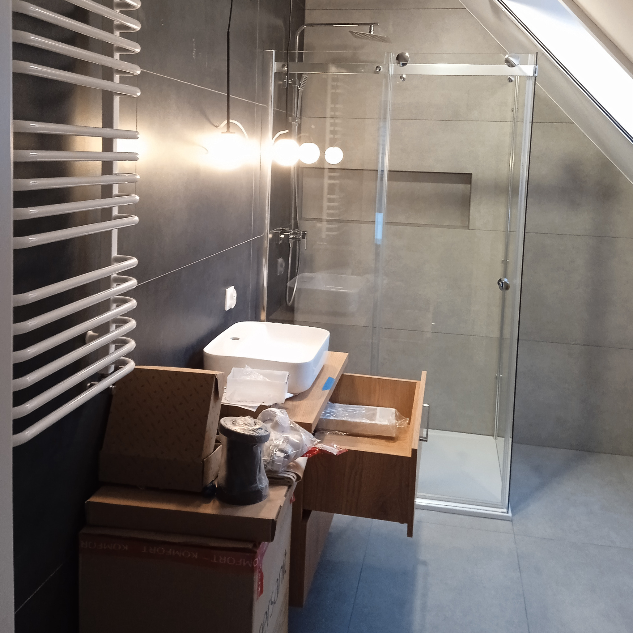 Prace glazurnicze wraz z białym montażem