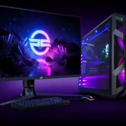 Komputer stacjonarny z podświetleniem RGB, monitor ROG z futurystyczną tapetą, klawiatura i mysz na ciemnym tle. Zestaw gamingowy.