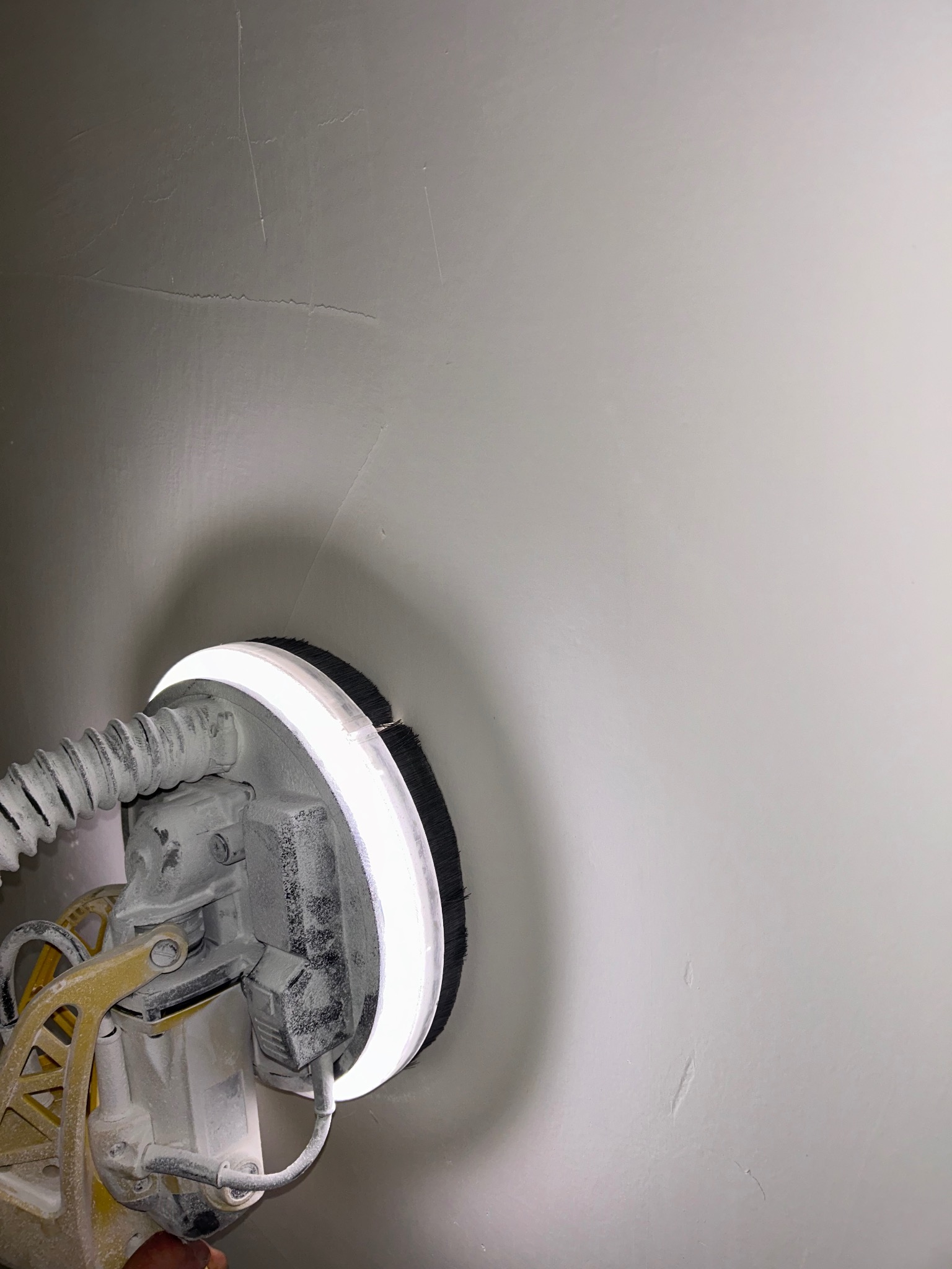 Ściana przed szlifowaniem