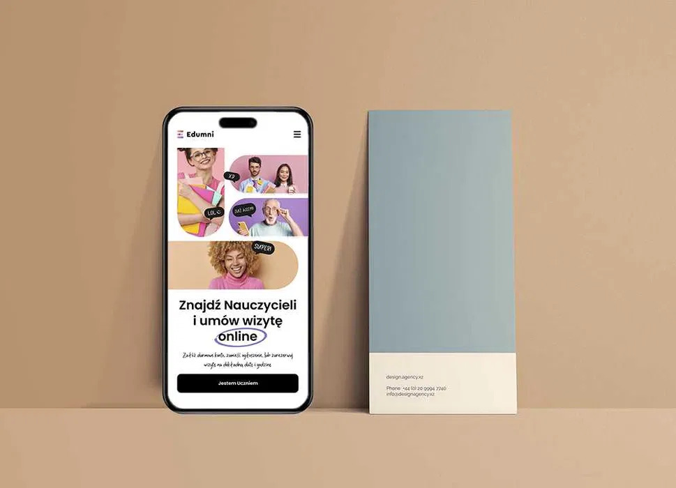 Ekran smartfona prezentujący interfejs aplikacji mobilnej Edumni do znajdowania nauczycieli online, obok kartonik z danymi kontaktowymi design agency.