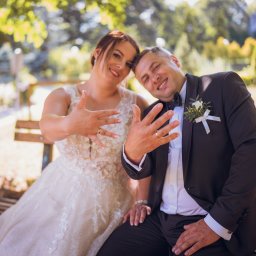 Zaufaj SlubneFilmy.pl i pozwól nam uwiecznić najważniejsze momenty Waszego życia w sposób, który na zawsze pozostanie w pamięci. Razem stworzymy piękną opowieść, do której będziecie mogli wracać przez lata.