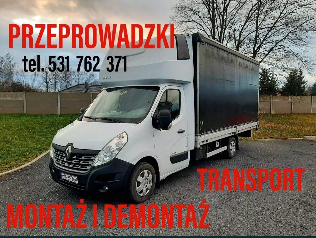 Biały samochód dostawczy Renault Master z czarną plandeką na parkingu, z dużymi czerwonymi napisami 'PRZEPROWADZKI', 'TRANSPORT' i 'MONTAŻ I DEMONTAŻ' oraz numerem telefonu.