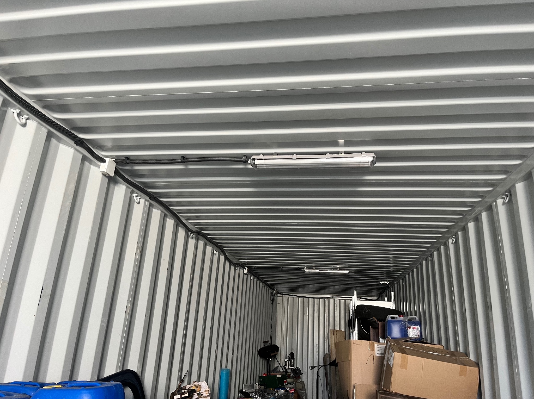 Łódź nie jest nadmorskim miastem, ale czasem też i w morskim kontenerze trzeba coś wykonać.