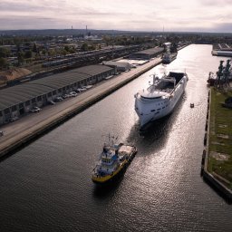 Zdjęcia i filmy z drona.