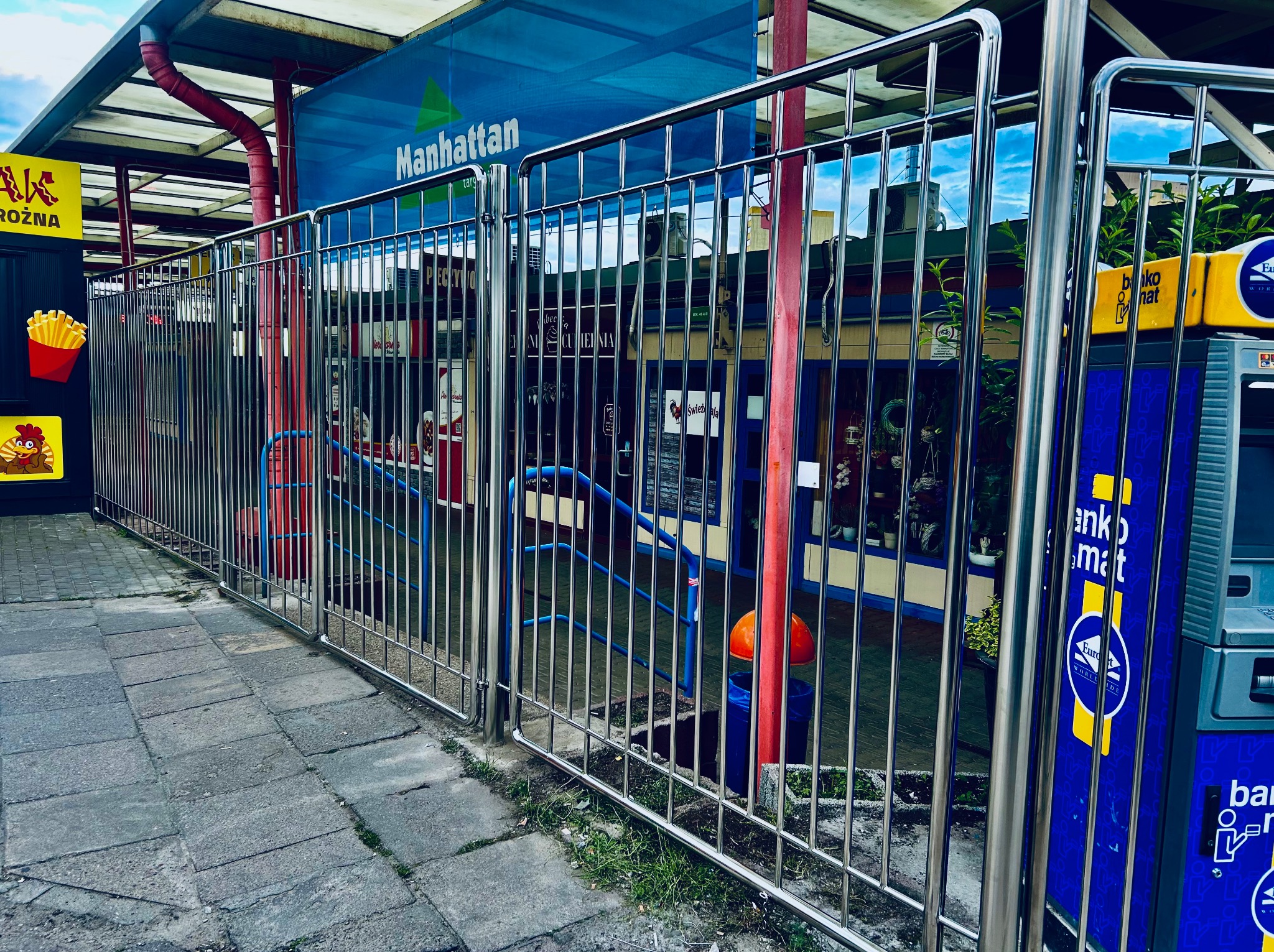 Ogrodzenie ze stali nierdzewnej.