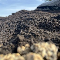 Ziemia ogrodowa luzem i workowana- sprzedaż hurtowa i detaliczna