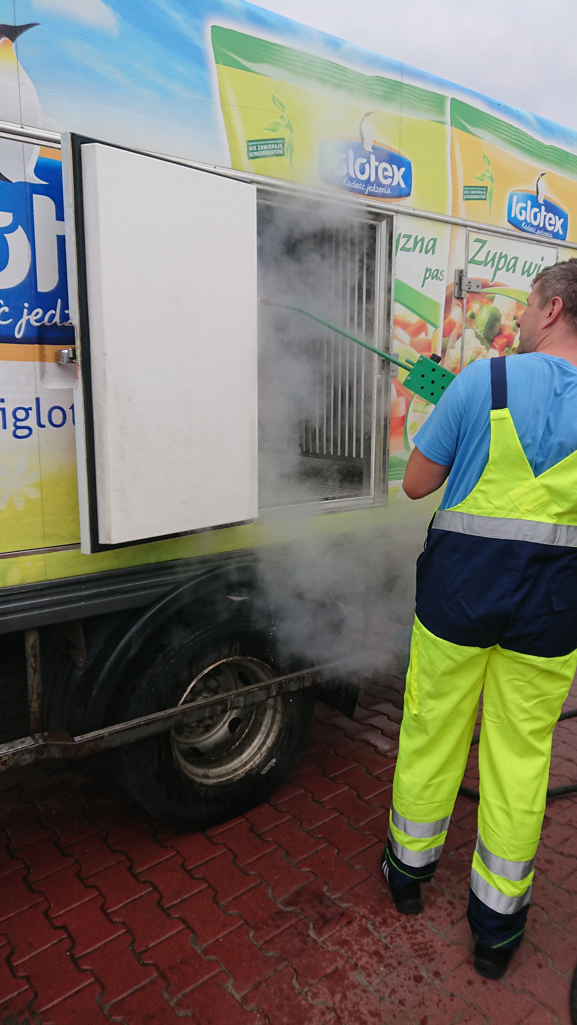 Odkażanie parą wodną. Elewacje, ściany, zewnętrzne, wewnętrzne.
