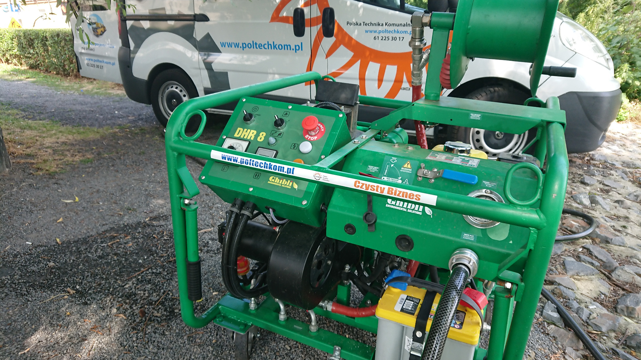 Dezynfekcja i mycie bez prądu. Pełna mobilność.