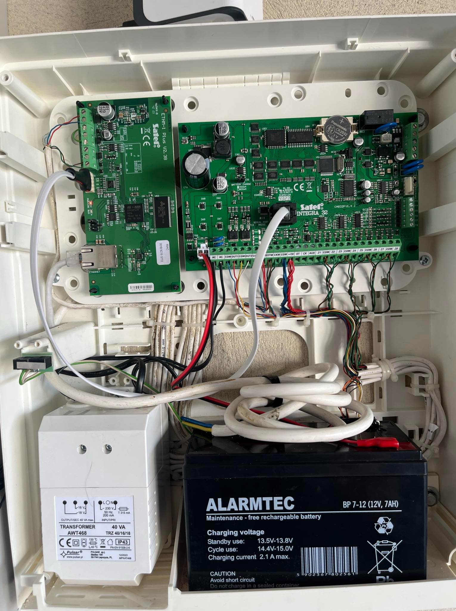 centrala alarmowa satel integra 32 z modulem ethm