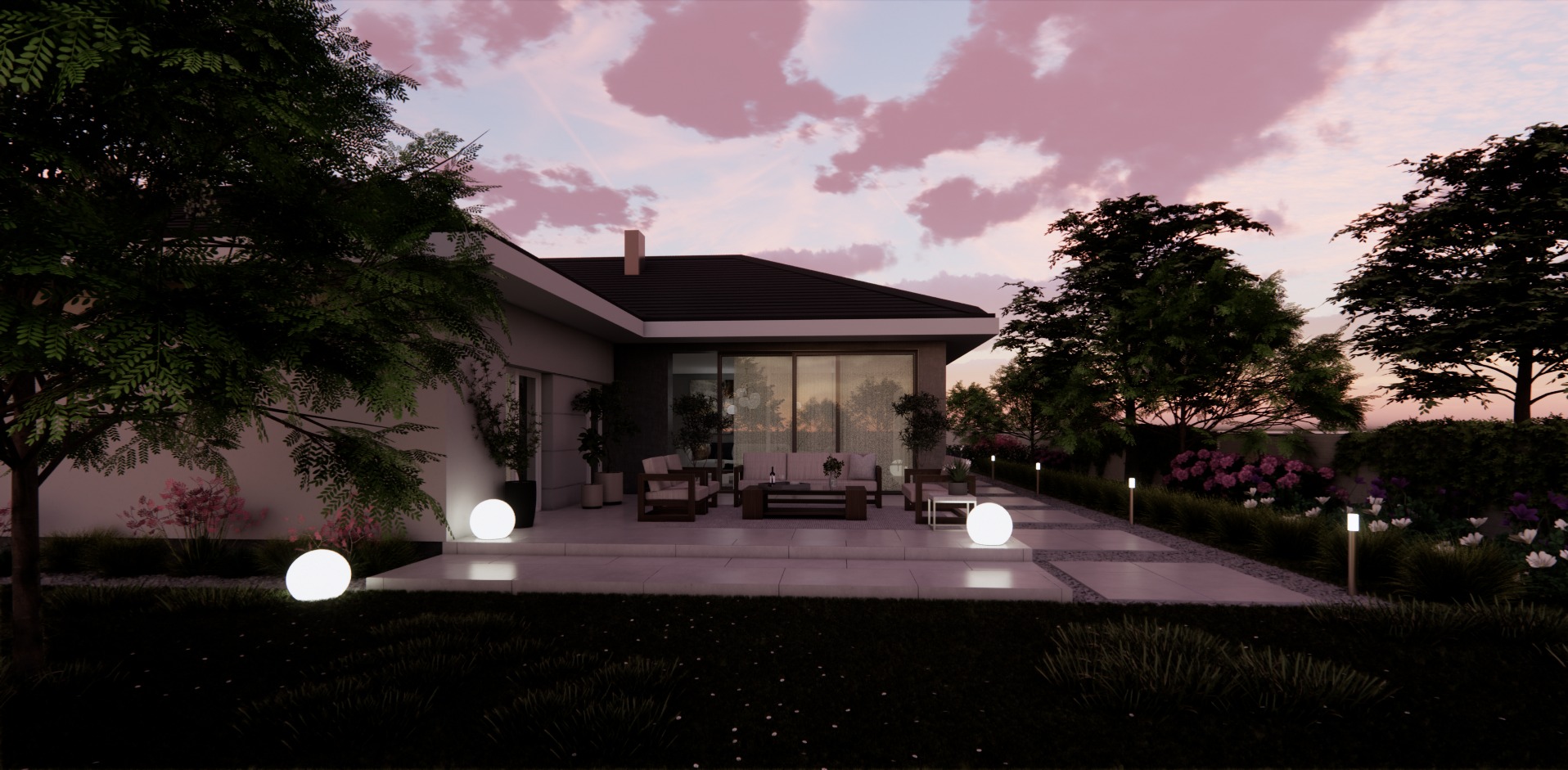 Nowoczesny taras z meblami wypoczynkowymi i kulistymi lampami oświetlającymi ogród, widok na dom z dużymi oknami przesuwnymi o zmierzchu.